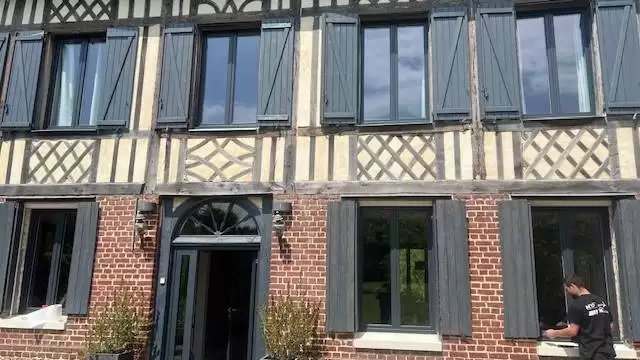 Rénovation proche Yerville St Laurent en caux : des menuiseries PVC anthracite élégantes et performantes Rénovation proche Yerville St Laurent en caux : des menuiseries PVC anthracite élégantes et performantes