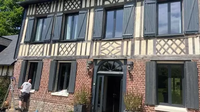 Rénovation proche Yerville St Laurent en caux : des menuiseries PVC anthracite élégantes et performantes Rénovation proche Yerville St Laurent en caux : des menuiseries PVC anthracite élégantes et performantes