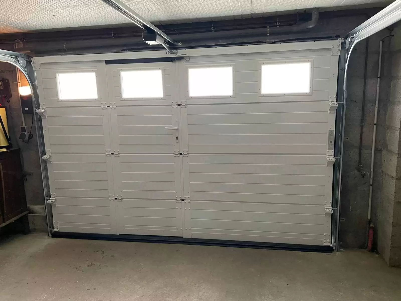 Installation d’une porte de garage sectionnelle plafond à Valliquerville dans le 76 Installation d’une porte de garage sectionnelle plafond à Valliquerville dans le 76