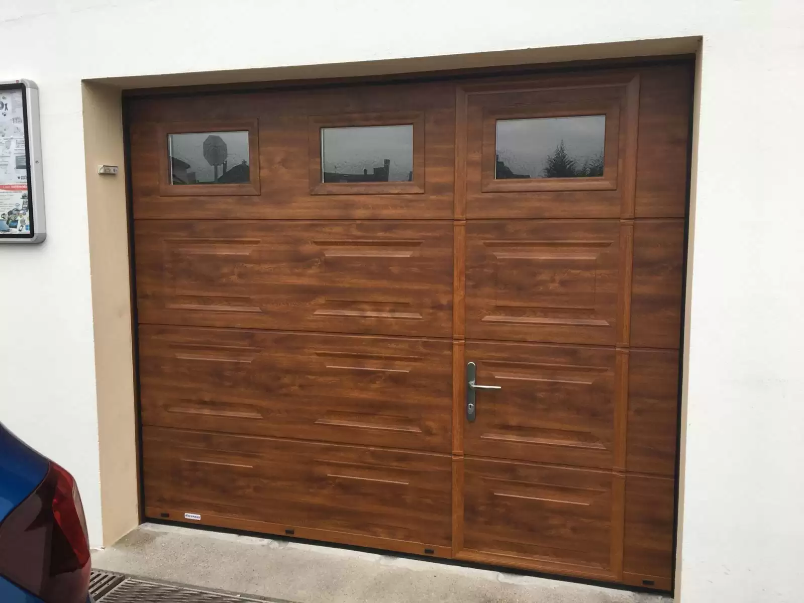 Pose d'une porte de garage avec portillon et hublots près de Yvetot 76 Pose d'une porte de garage avec portillon et hublots près de Yvetot 76