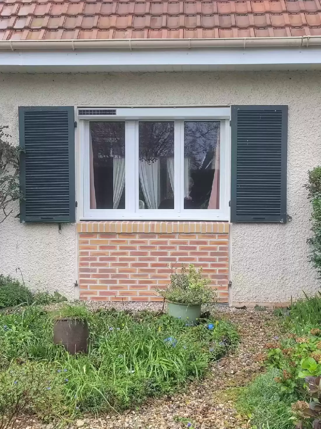 Transformation d’une porte fenêtre en fenêtres PVC avec volet roulant solaire à Barentin dans le 76 Transformation d’une porte fenêtre en fenêtres PVC avec volet roulant solaire à Barentin dans le 76