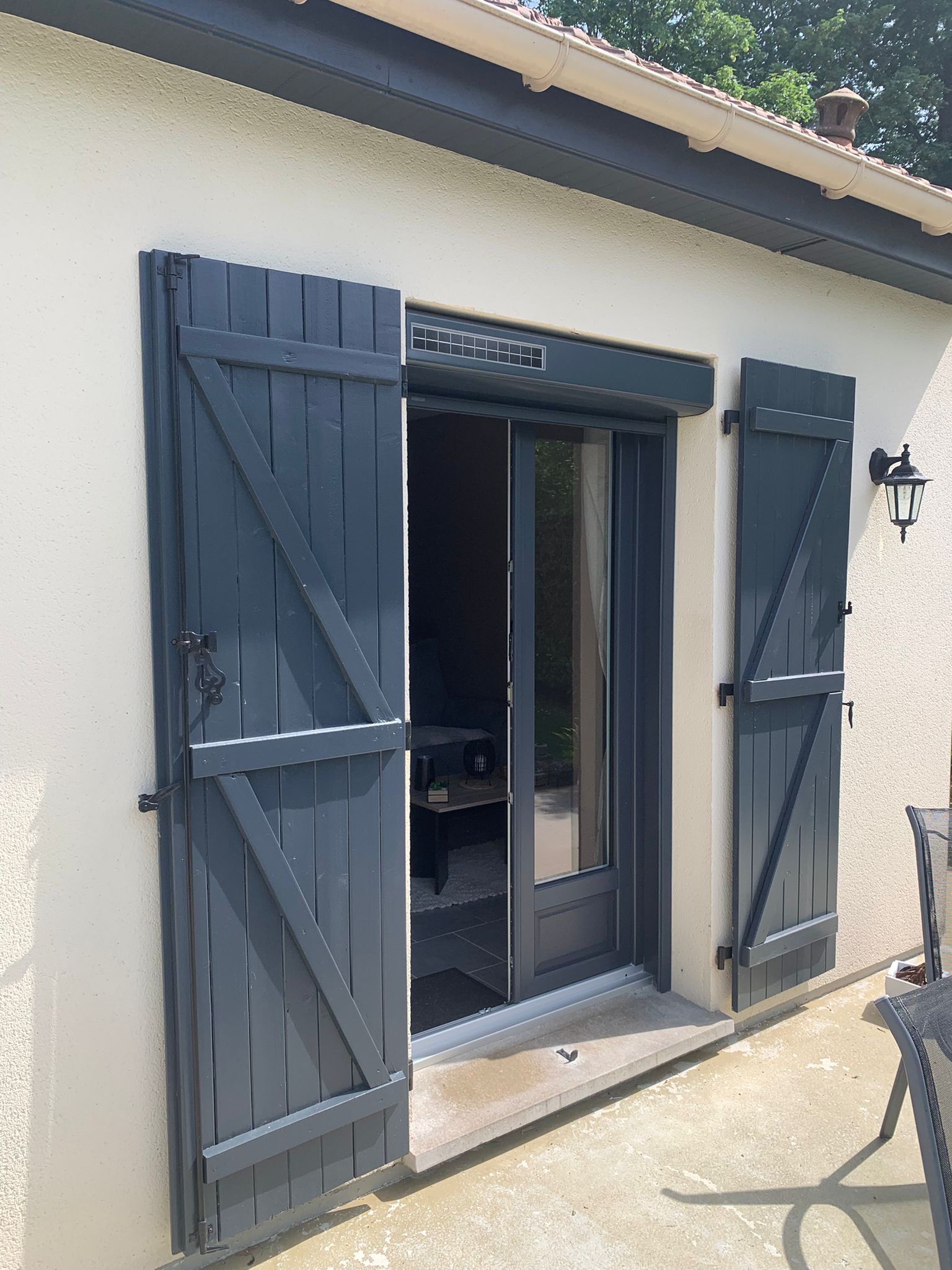 Installation de menuiseries en PVC bi couleur Installation de menuiseries en PVC bi couleur