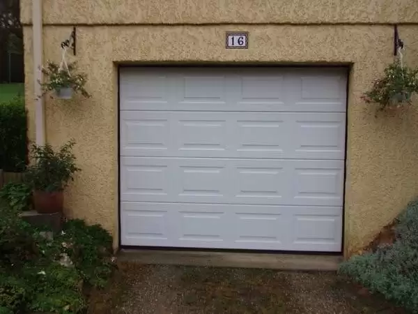 Vente et pose de portes de garage fabrication Française sectionnelles sur Rouen 76000 en Seine-Maritime, Normandie Vente et pose de portes de garage fabrication Française sectionnelles sur Rouen 76000 en Seine-Maritime, Normandie