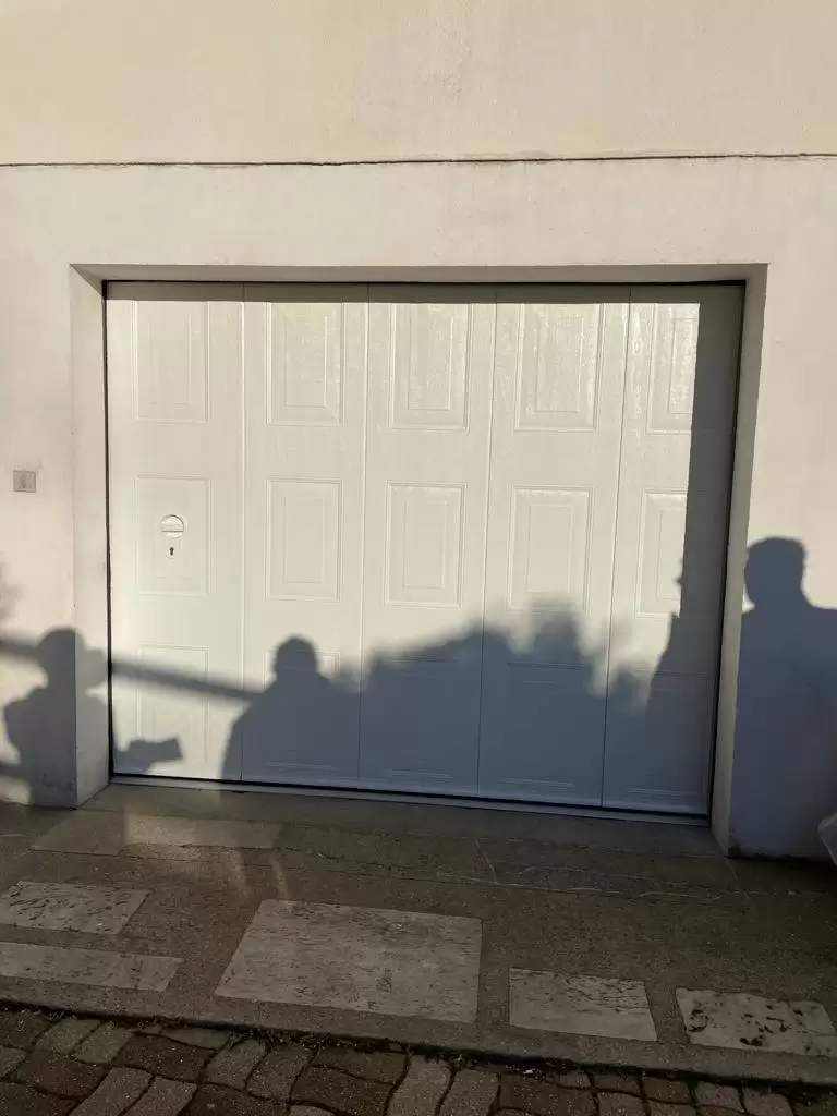 Quelle entreprise pour la pose d'une porte de garage manuelle avec portillon intégré à Petit-Couronne 76 Quelle entreprise pour la pose d'une porte de garage manuelle avec portillon intégré à Petit-Couronne 76