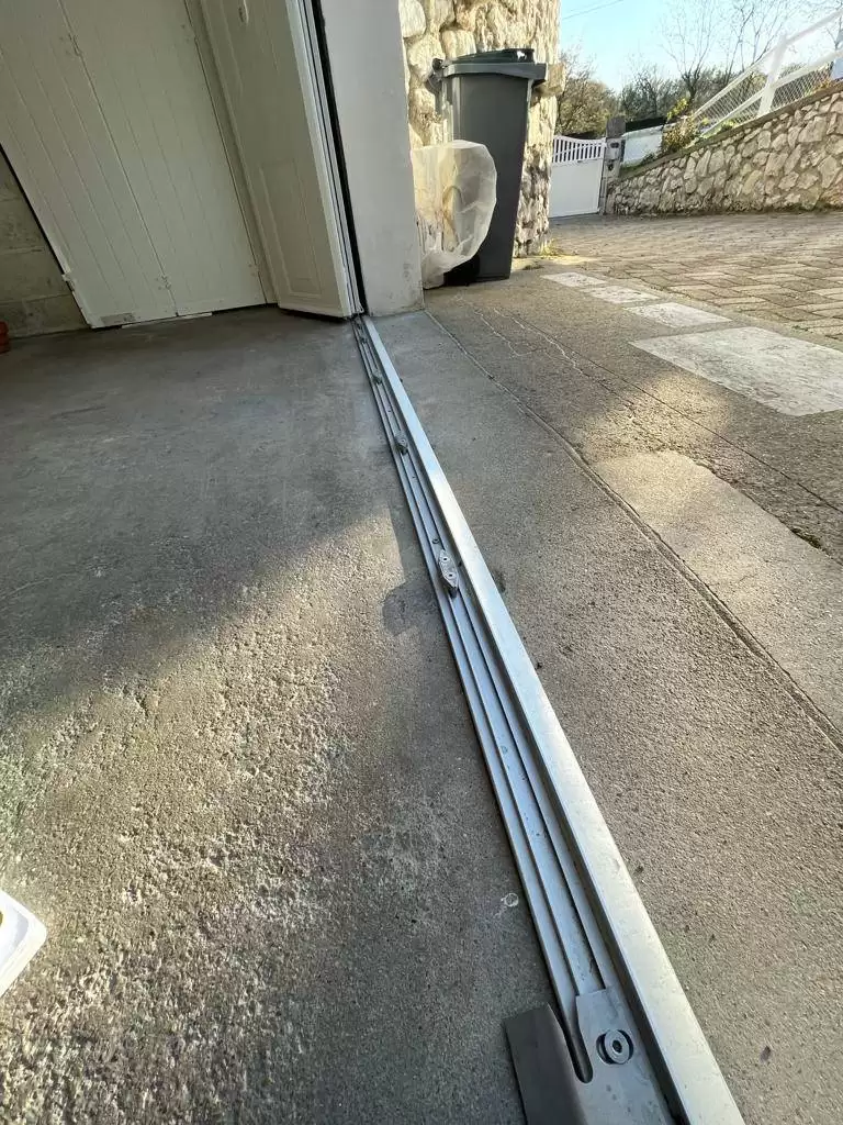 Quelle entreprise pour la pose d'une porte de garage manuelle avec portillon intégré à Petit-Couronne 76 Quelle entreprise pour la pose d'une porte de garage manuelle avec portillon intégré à Petit-Couronne 76