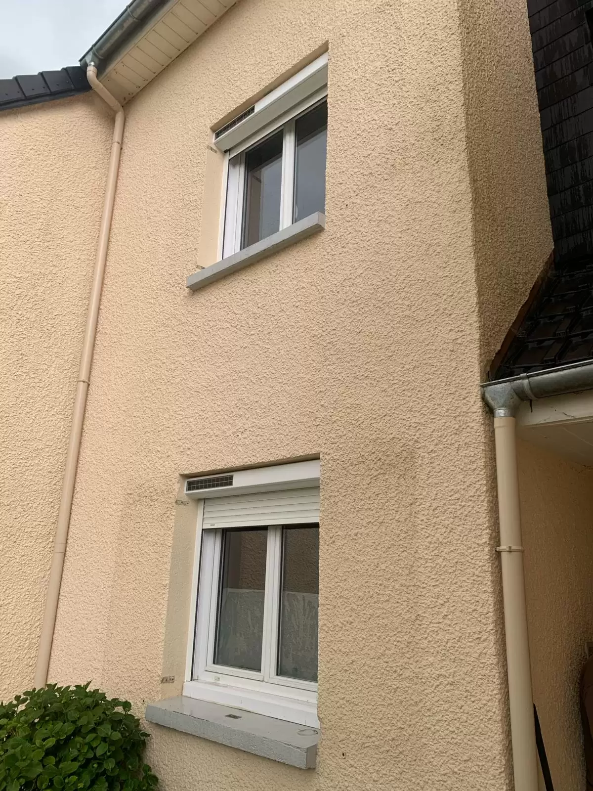 Installation de 7 volets roulants solaires Installation de 7 volets roulants solaires