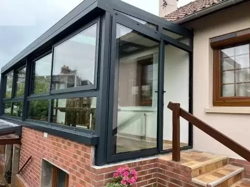 Fabrication et pose d'une véranda en alu avec éclairage led intégré Fabrication et pose d'une véranda en alu avec éclairage led intégré