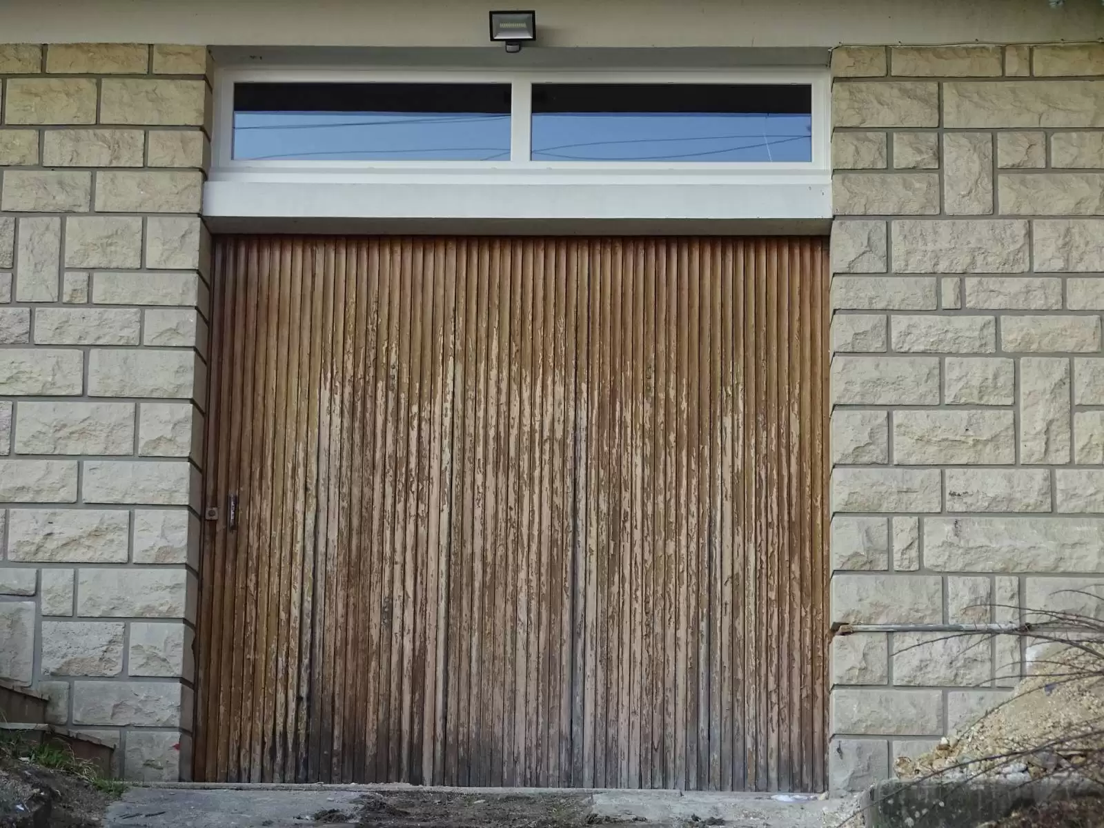 Installer une porte de garage motorisé dans le secteur du Trait 76 Installer une porte de garage motorisé dans le secteur du Trait 76