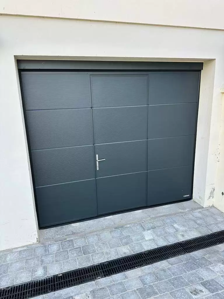 Changement d'une porte de garage à refoulement plafond à la Mailleraye sur seine Changement d'une porte de garage à refoulement plafond à la Mailleraye sur seine
