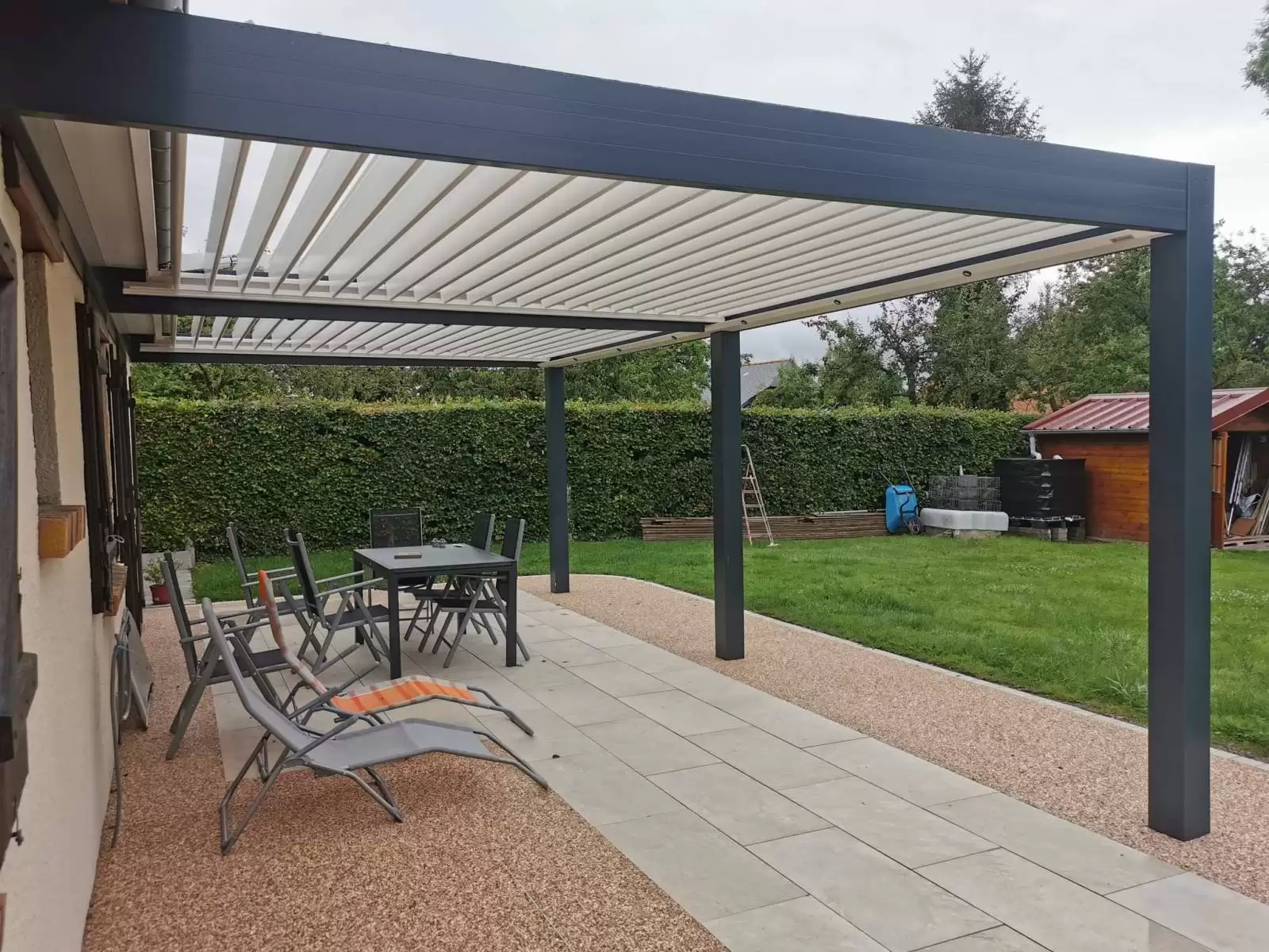 Fourniture et pose d’une pergola bioclimatique à Mesnières en Bray dans le 76 Fourniture et pose d’une pergola bioclimatique à Mesnières en Bray dans le 76