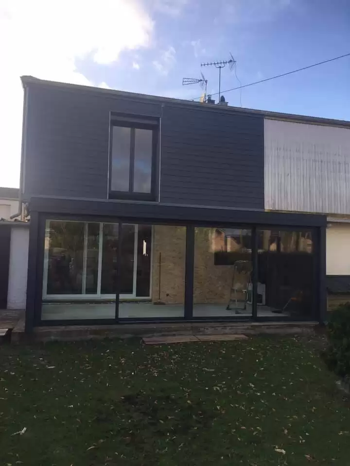Vente et installation d'une véranda aluminium pour maison contemporaine à Barentin proche Rouen en Normandie Vente et installation d'une véranda aluminium pour maison contemporaine à Barentin proche Rouen en Normandie