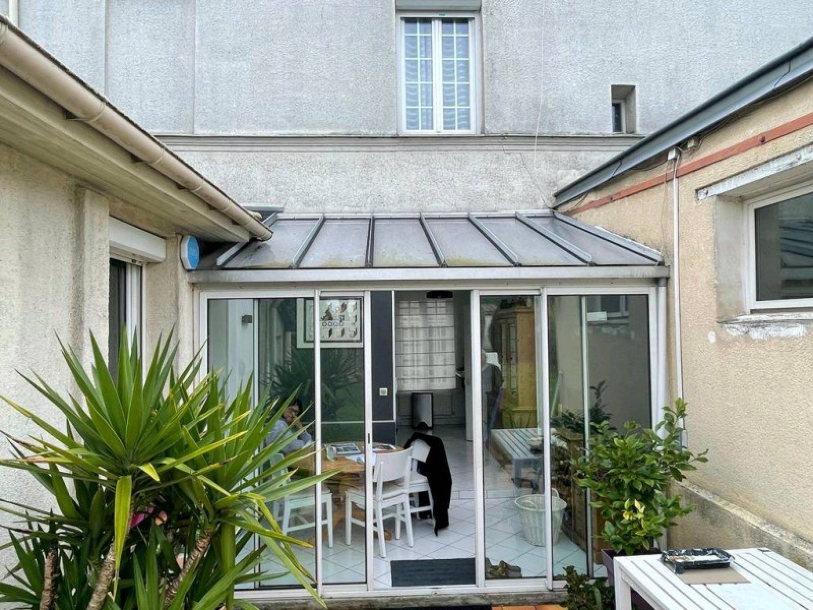 Fourniture et pose d’une véranda blanche en aluminium à Rouen dans le 76