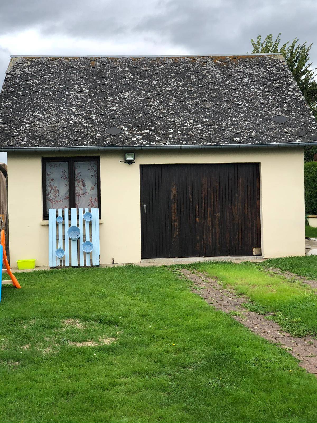 Pose d'une porte de garage à Villers-Ecalles à côté de Barentin