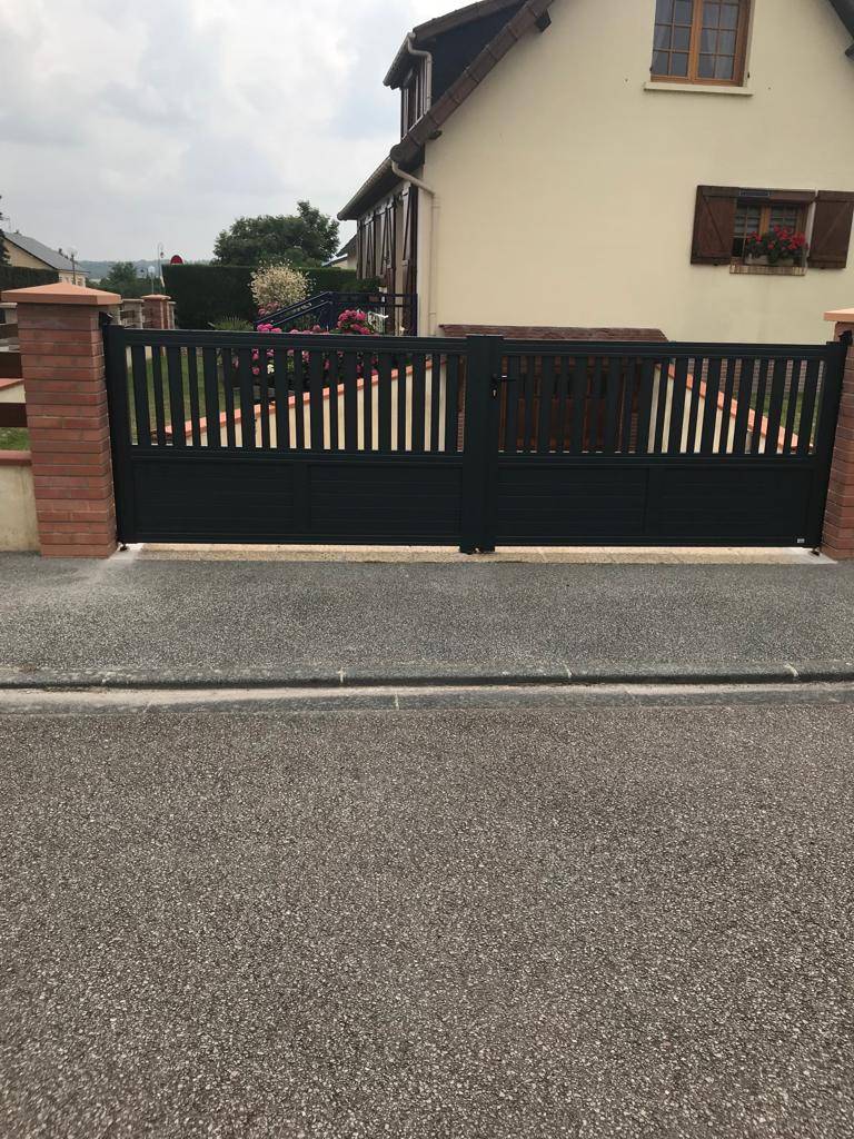 Installation d'un portail avec portillon de Fabrication Française