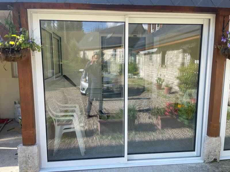 Fourniture et pose de coulissant aluminium en blanc au Trait 