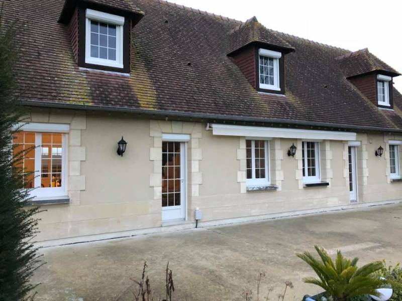 Rénovation de menuiseries en PVC blanc dans une maison proche de Rouen 76000