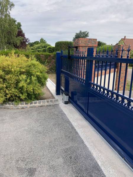 Faire installer un portail coulissant en aluminium bleu à Saint-Pierre-De-Manneville 76