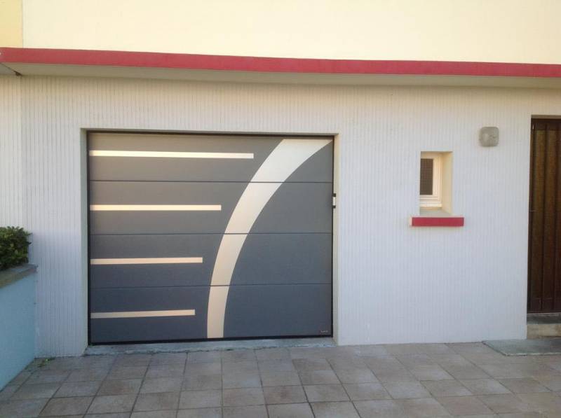 Choisir sa porte de garage en aluminium et ses options