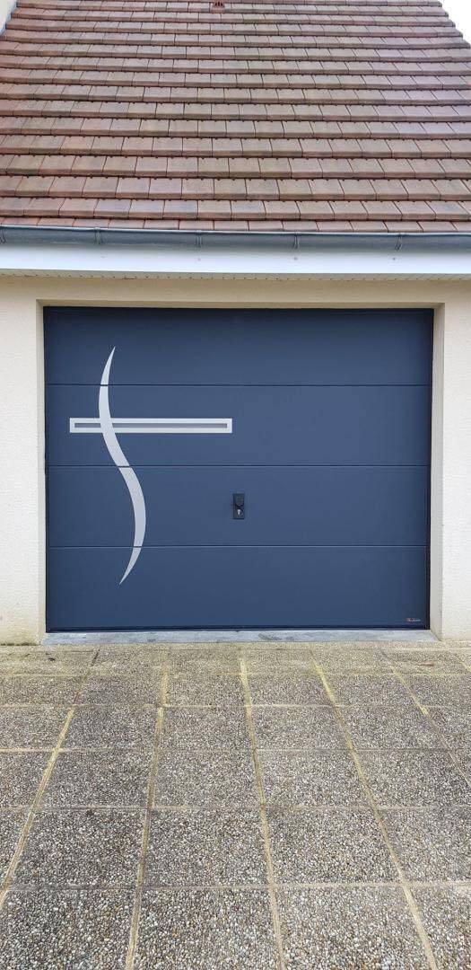 Choisir sa porte de garage en aluminium et ses options