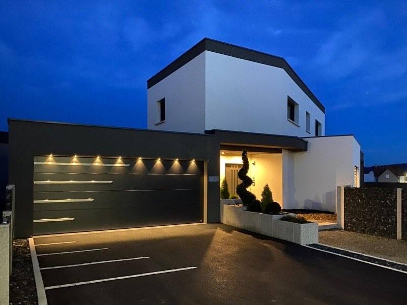 Choisir sa porte de garage en aluminium et ses options