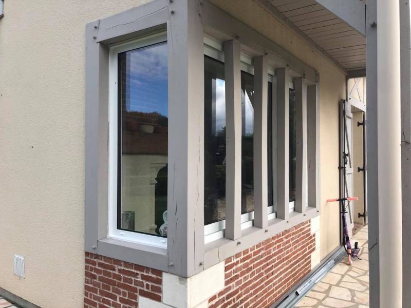 Installation de menuiseries coulissantes en aluminium blanc à Montigny 76480