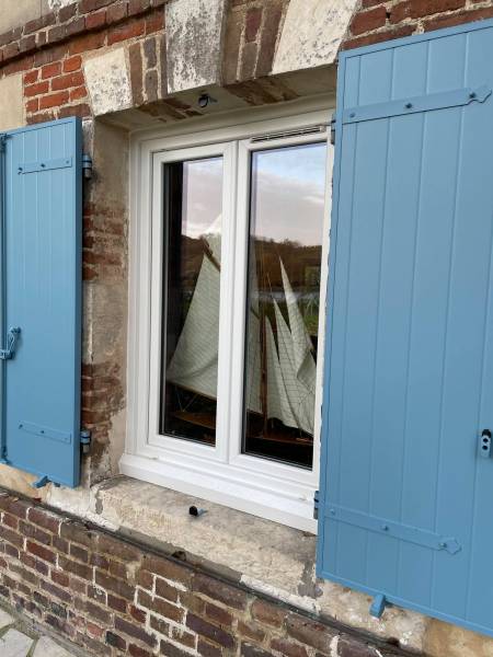 Faire poser de nouveaux volets sur des gonds existants à Sahurs 76