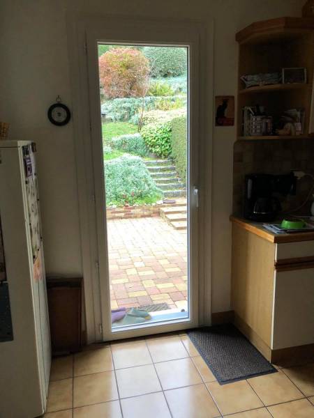 Installation de menuiseries en PVC blanc dans une maison à Montigny 76