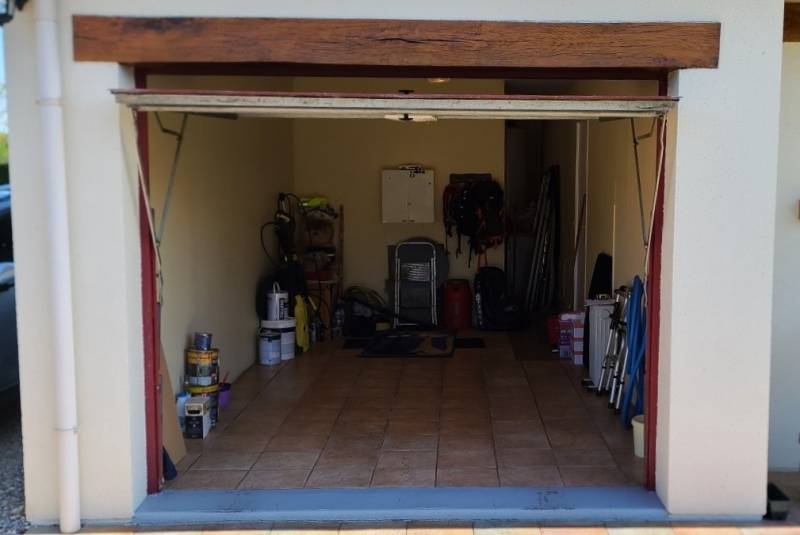Fourniture et pose d’une porte de garage motorisée couleur chêne doré à Jumièges dans le 76