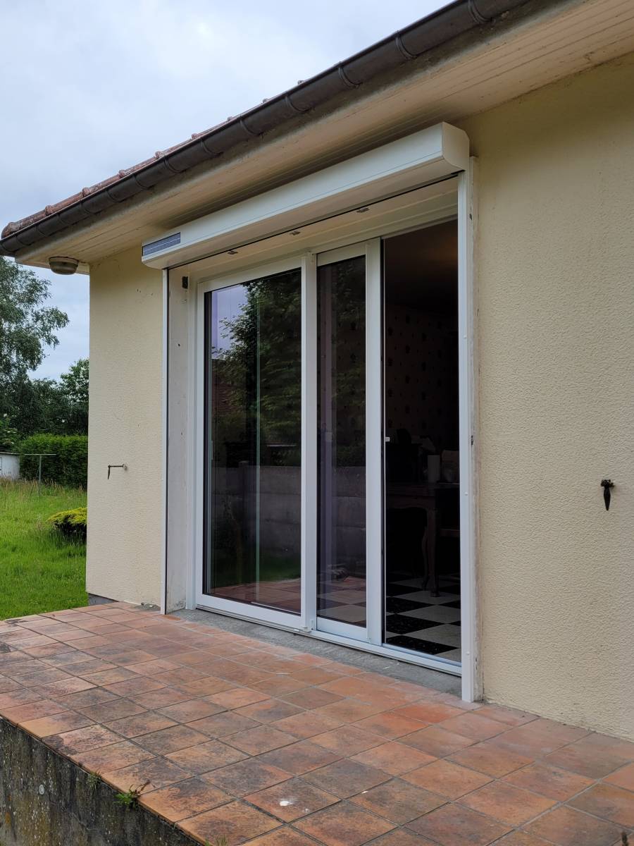 Installation d'un coulissant aluminium blanc 2 vantaux, proche de Dieppe (76)