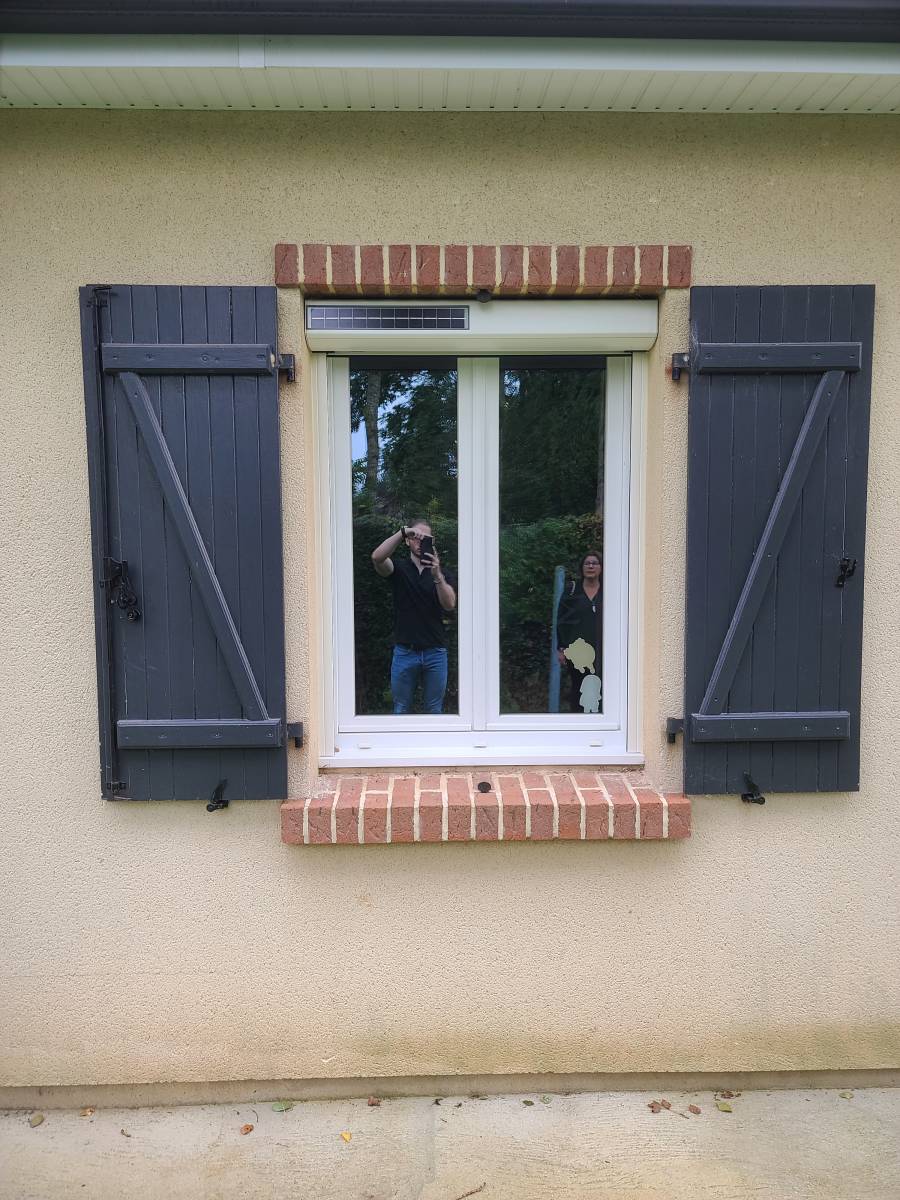 Fourniture et pose de volets battants gris anthracite au Grandes-Ventes dans le 76