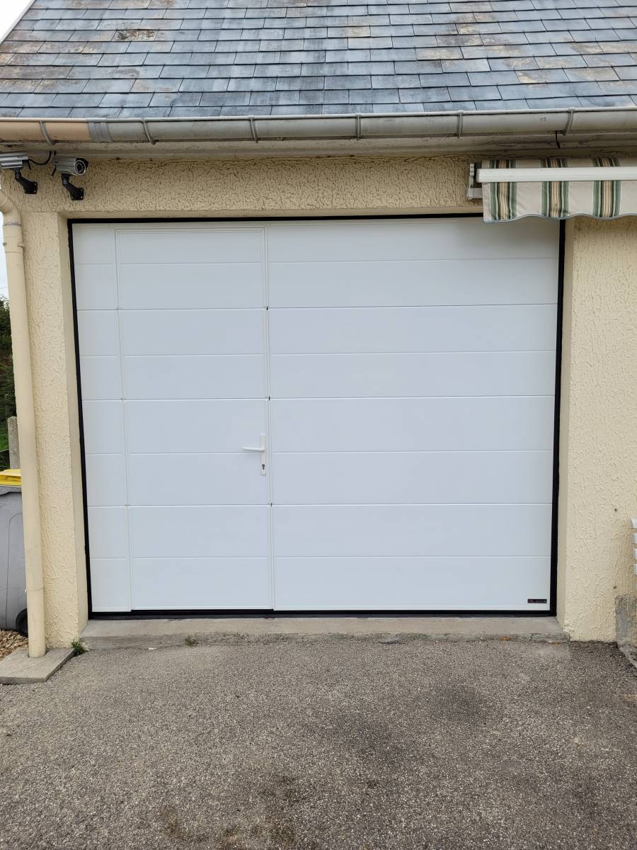 Entreprise pour l'installation d'une porte de garage motorisé avec portillon à Heurteauville 