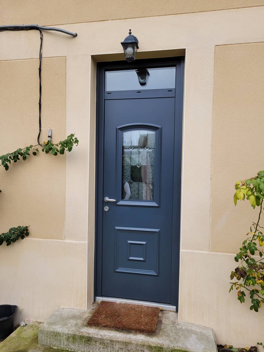 Fourniture et pose d'une porte d'entrée aluminium vitré à Rouen 