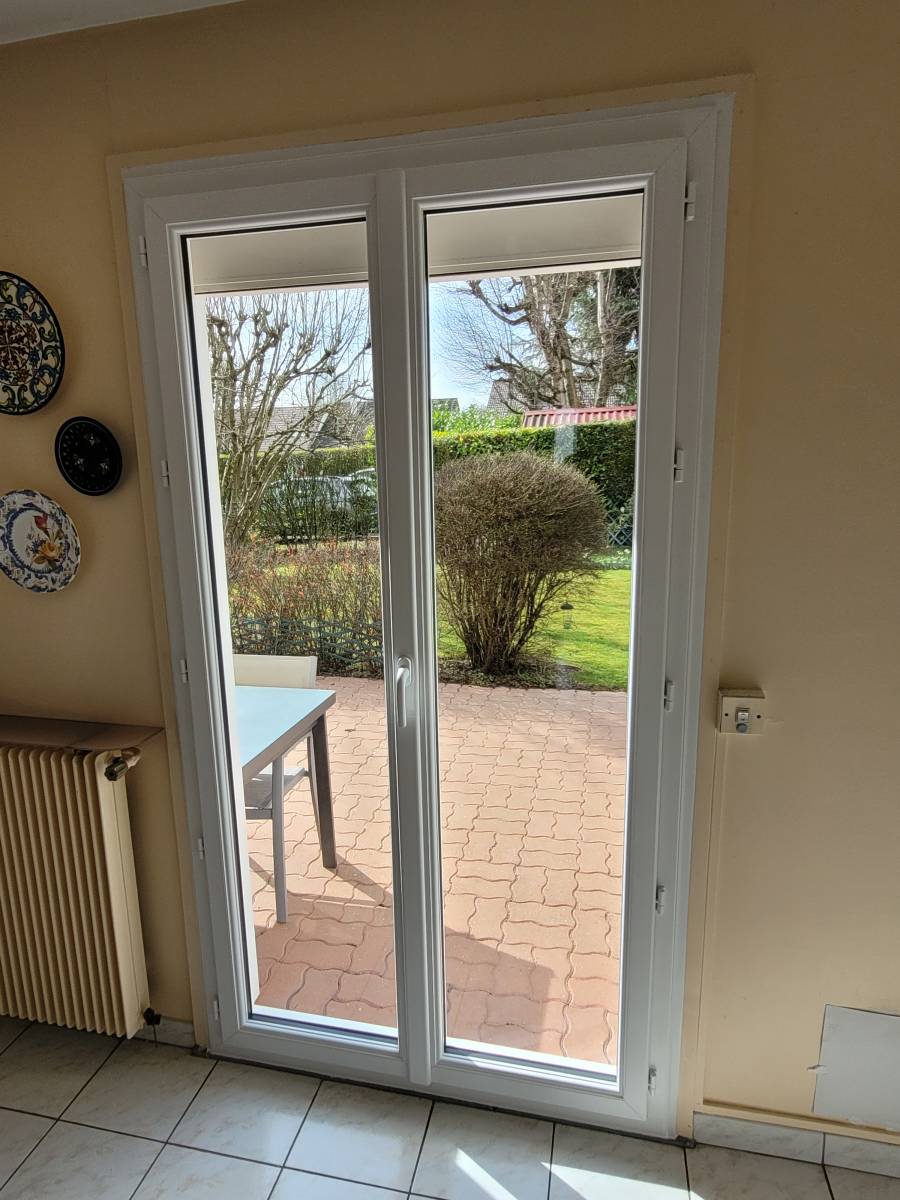 Fabrication et installation d'une porte-fenêtre en PVC à Bihorel 