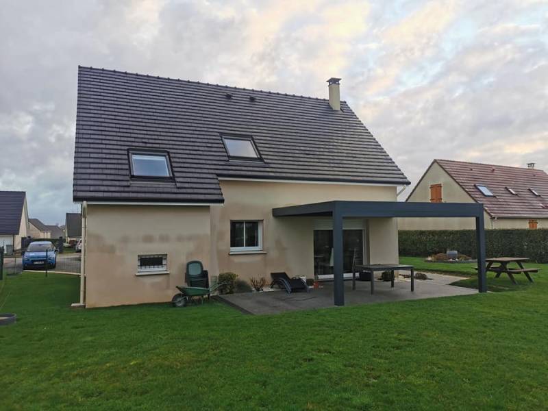 Pose d’une pergola bioclimatique en Seine-Maritime (76)