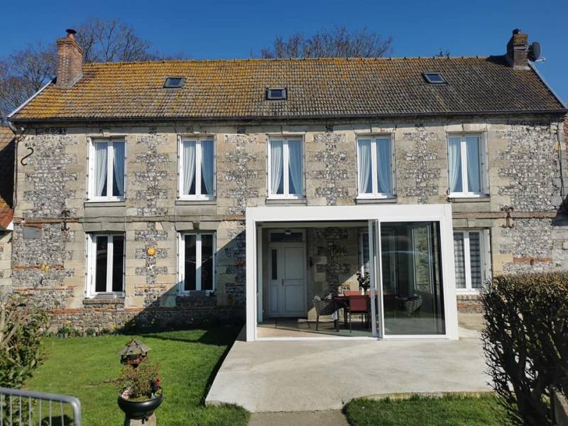 Pose d’une pergola bioclimatique à Saint Aubin sur Scie en Seine-Maritime (76)
