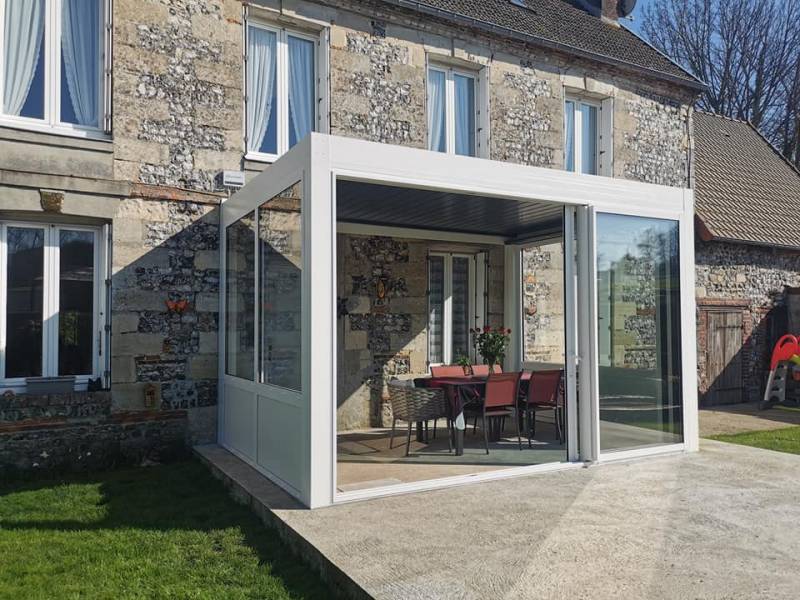 Pose d’une pergola bioclimatique à Saint Aubin sur Scie en Seine-Maritime (76)