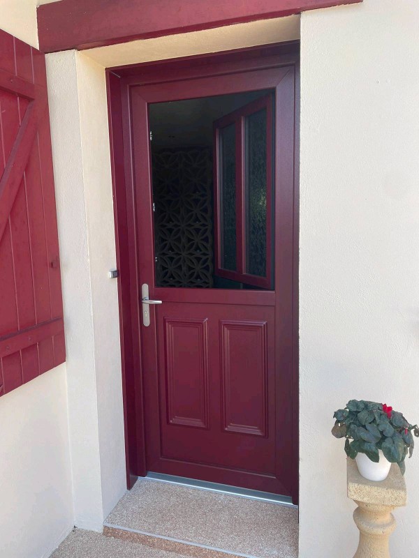 Installation d'une porte d'entrée en PVC à la Mailleraye sur Seine (76)