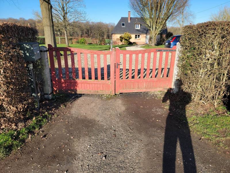 Fourniture d’un portail en aluminium gris anthracite au Tronquay dans le 27