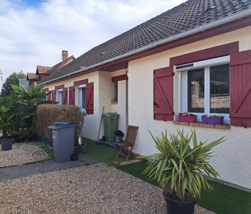 Fourniture et pose de volets roulants solaires blancs proche de Tourville-la-Rivière dans le 76
