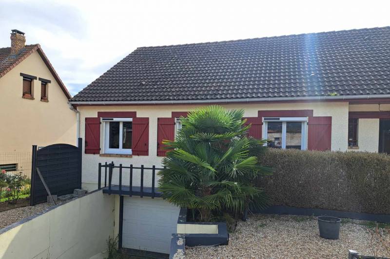 Fourniture et pose de volets roulants solaires blancs proche de Tourville-la-Rivière dans le 76