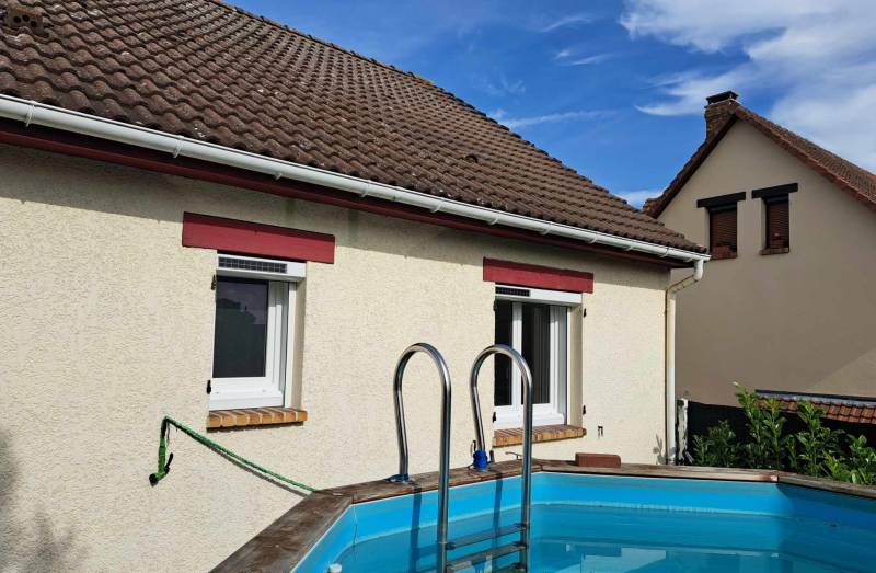 Fourniture et pose de volets roulants solaires blancs proche de Tourville-la-Rivière dans le 76