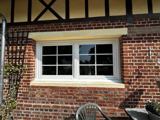 Fourniture et pose de menuiseries PVC blanc sur Bourg-Achard 27310