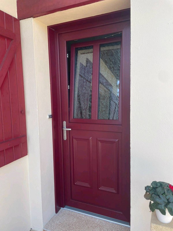 Installation d'une porte d'entrée en PVC à la Mailleraye sur Seine (76)