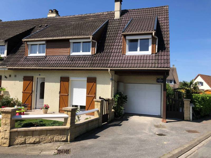 Poser une porte d'entrée vitrée en PVC blanc à Rouen 76