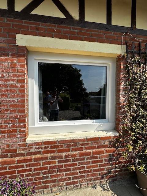 Fourniture et pose de menuiseries PVC blanc sur Bourg-Achard 27310