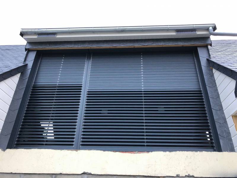 Pose de volets roulants solaires à lames orientables Duclair 76