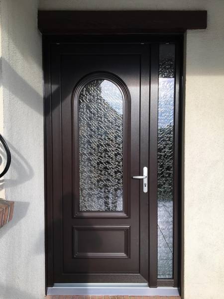 Faire poser des menuiseries en PVC brun foncé dans une maison en rénovation près de Boos 76