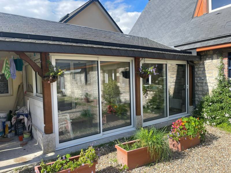 Fourniture et pose de coulissant aluminium en blanc au Trait 