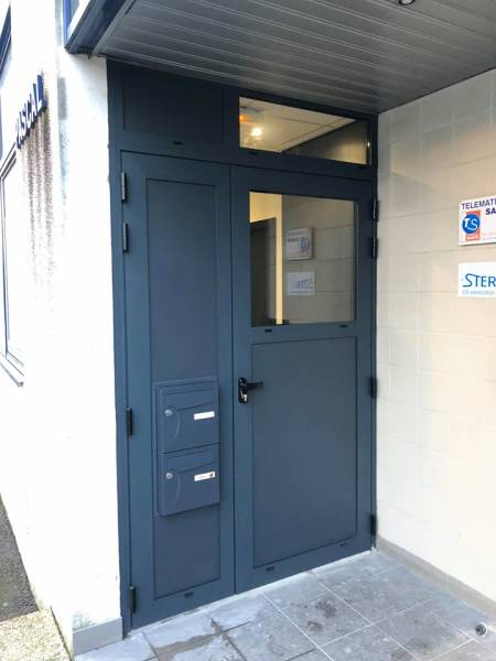 Rénovation de portes d'entrée en aluminium sécurisées sur Bois-Guillaume 76 