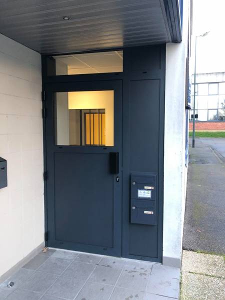 Remplacement de portes d'entrée en aluminium sécurisées sur Bois-Guillaume 76 